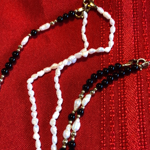 Black/white/ gold necklaces & bracelet - Picture 7 of 7